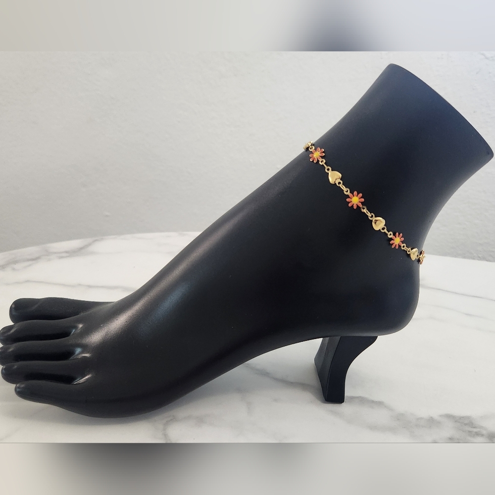 Gold Plated Heart and Enamel Daisy Charm Anklet - Picture 3 of 11